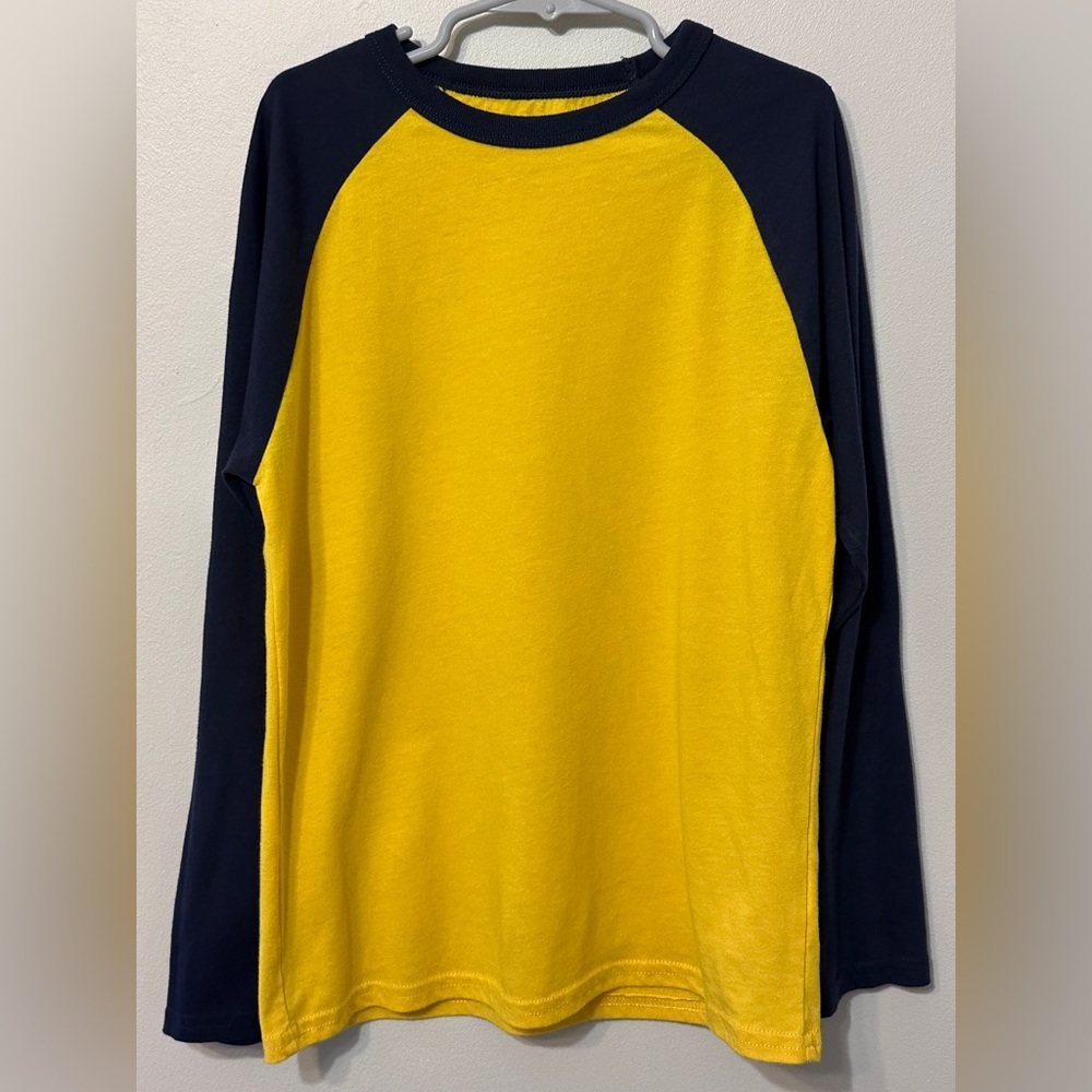 Bundle of 4 long Sleeve Boys T- Shirts in a Size Medium - Picture 8 of 9